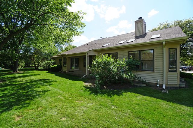 229 Willow Parkway, Buffalo Grove, IL 60089