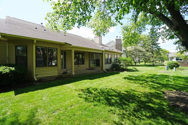 229 Willow Parkway, Buffalo Grove, IL 60089