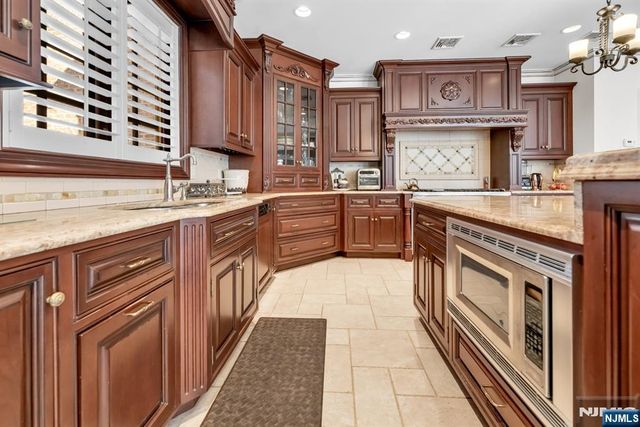 46 Partridge Hill, Upper Saddle River, NJ 07458