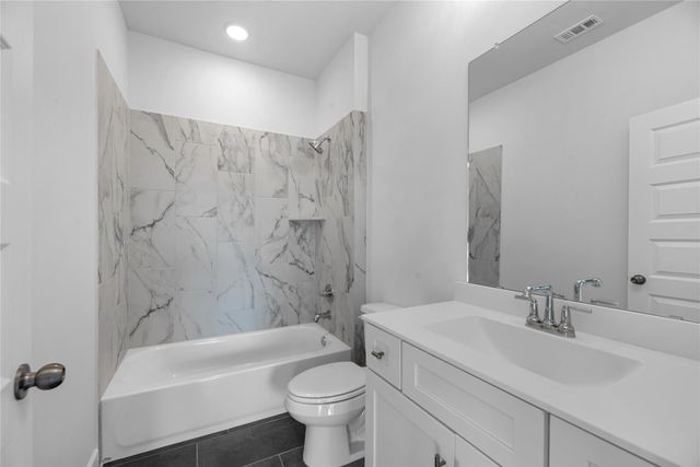 15819 Swan Lake Lane, Conroe, TX 77302