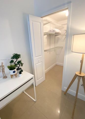 170 SE 14th St 1504, Miami, FL 33131