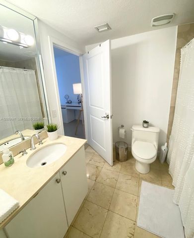 170 SE 14th St 1504, Miami, FL 33131