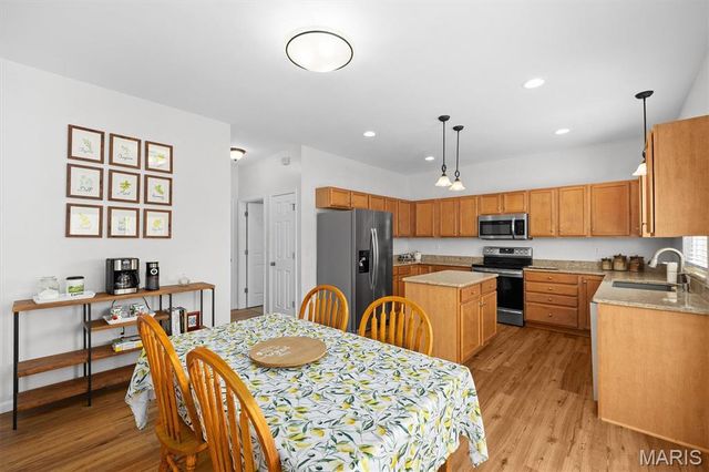 923 Saint Nicholas Drive, O'fallon, IL 62269