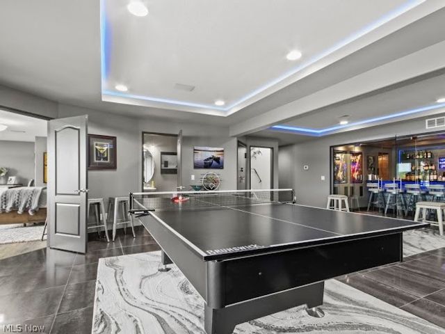 1004 Waters Edge Drive, Columbiana, OH 44408