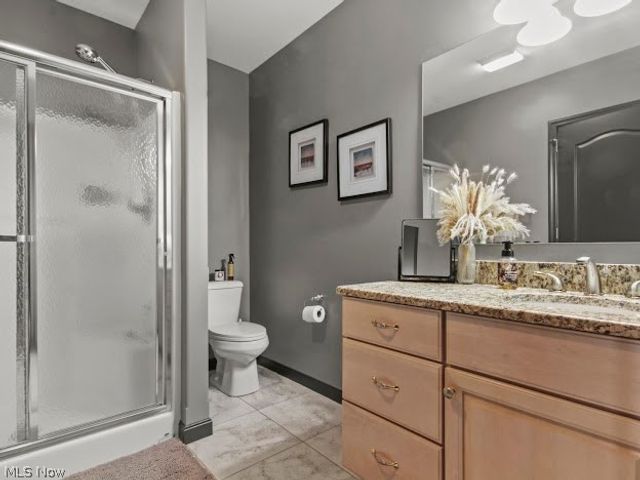 1004 Waters Edge Drive, Columbiana, OH 44408