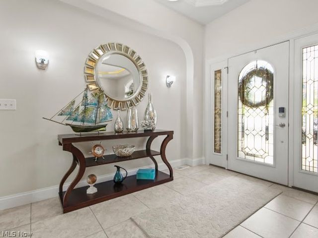 1004 Waters Edge Drive, Columbiana, OH 44408