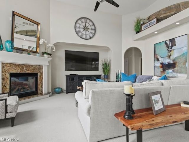 1004 Waters Edge Drive, Columbiana, OH 44408