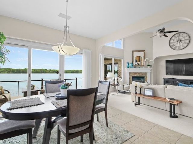 1004 Waters Edge Drive, Columbiana, OH 44408