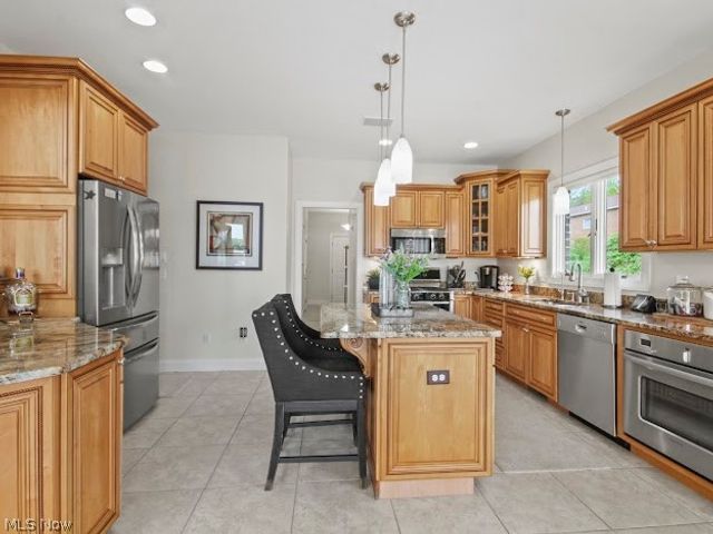 1004 Waters Edge Drive, Columbiana, OH 44408