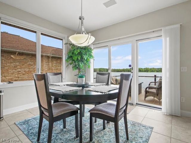 1004 Waters Edge Drive, Columbiana, OH 44408