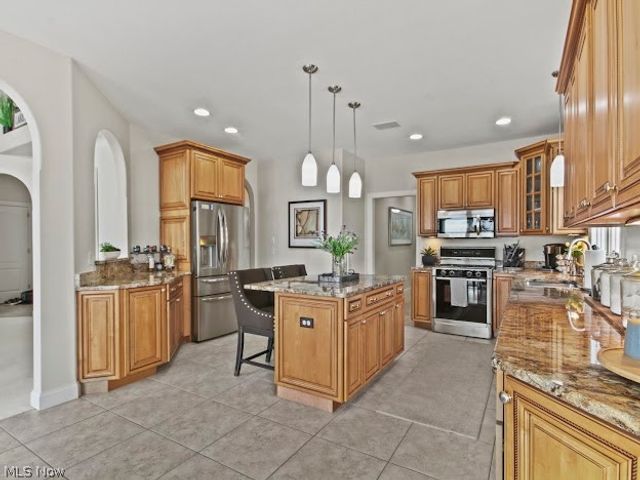 1004 Waters Edge Drive, Columbiana, OH 44408