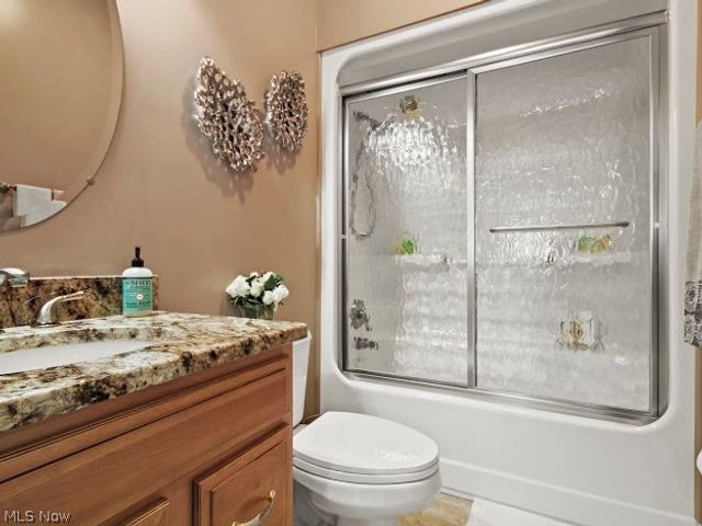 1004 Waters Edge Drive, Columbiana, OH 44408