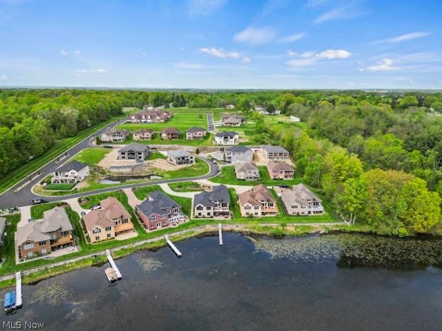 1004 Waters Edge Drive, Columbiana, OH 44408