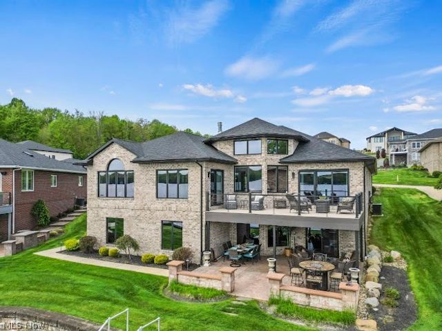 1004 Waters Edge Drive, Columbiana, OH 44408