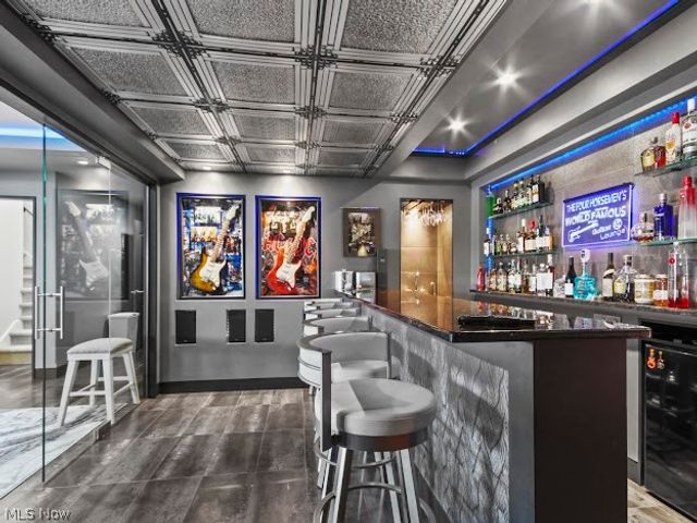 1004 Waters Edge Drive, Columbiana, OH 44408