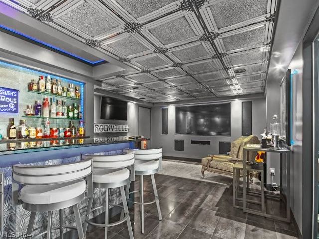 1004 Waters Edge Drive, Columbiana, OH 44408