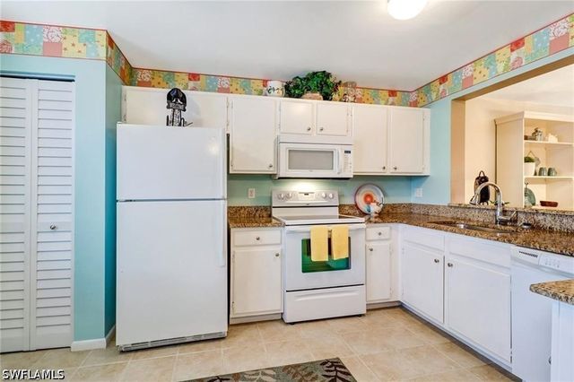 1330 Derbyshire CT E103, Naples, FL 34116