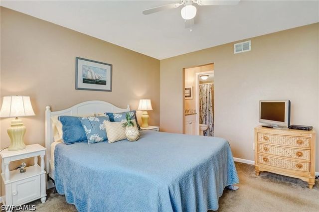 1330 Derbyshire CT E103, Naples, FL 34116
