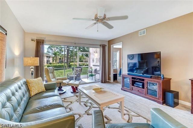 1330 Derbyshire CT E103, Naples, FL 34116