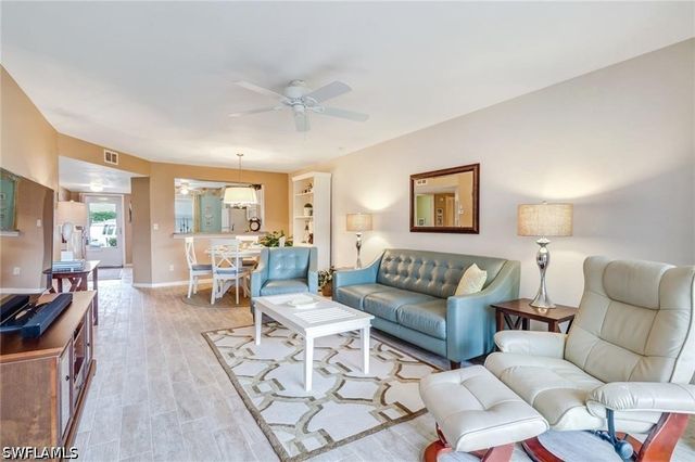 1330 Derbyshire CT E103, Naples, FL 34116