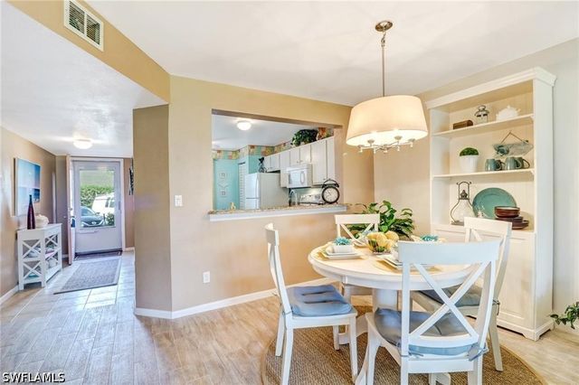 1330 Derbyshire CT E103, Naples, FL 34116