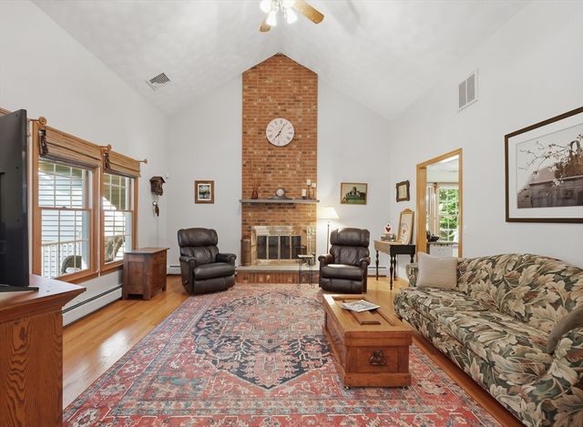 18 Allens Ln, Rehoboth, MA 02769