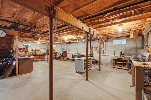 18 Allens Ln, Rehoboth, MA 02769
