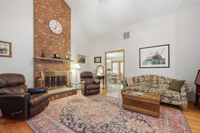 18 Allens Ln, Rehoboth, MA 02769