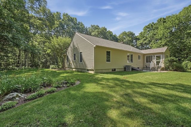 18 Allens Ln, Rehoboth, MA 02769