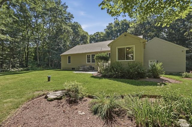 18 Allens Ln, Rehoboth, MA 02769