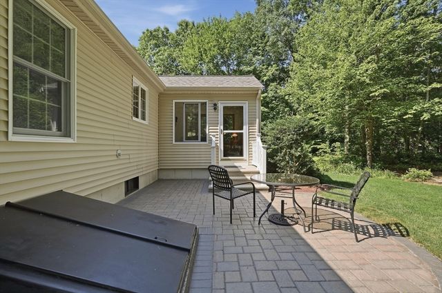 18 Allens Ln, Rehoboth, MA 02769