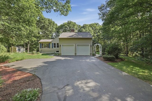18 Allens Ln, Rehoboth, MA 02769