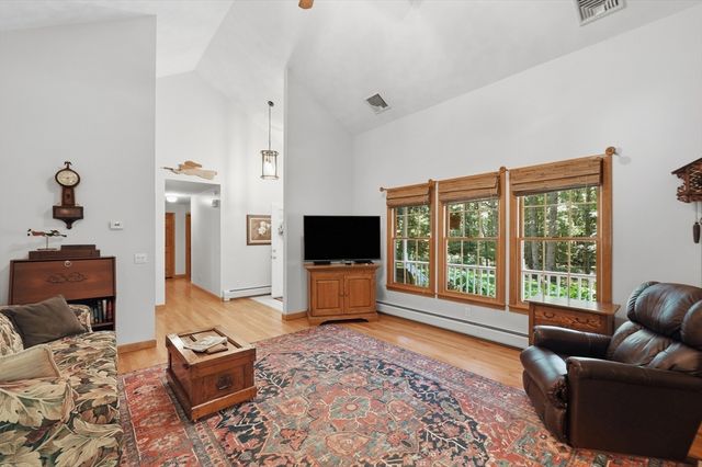 18 Allens Ln, Rehoboth, MA 02769