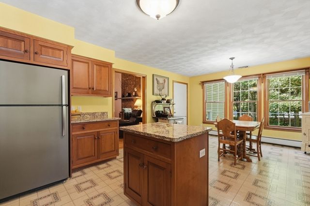 18 Allens Ln, Rehoboth, MA 02769