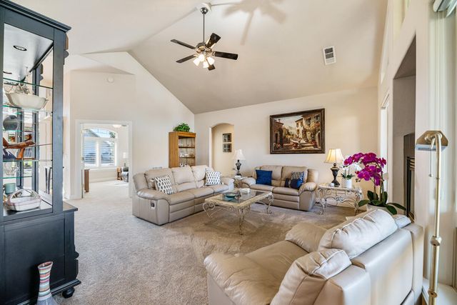 869 St Andrews Way, Eagle Point, OR 97524