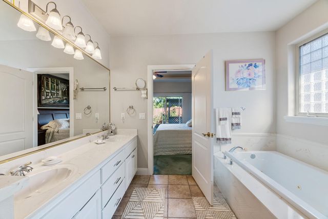 869 St Andrews Way, Eagle Point, OR 97524