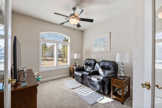 869 St Andrews Way, Eagle Point, OR 97524