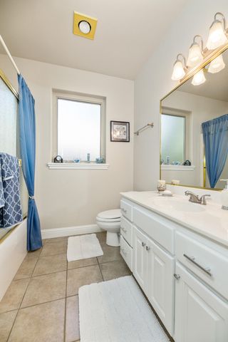 869 St Andrews Way, Eagle Point, OR 97524