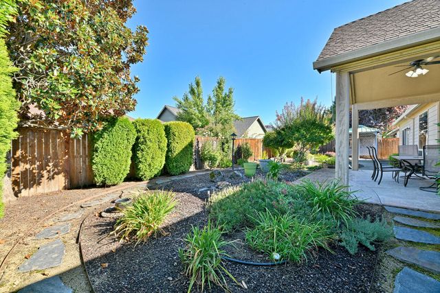 869 St Andrews Way, Eagle Point, OR 97524