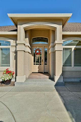 869 St Andrews Way, Eagle Point, OR 97524