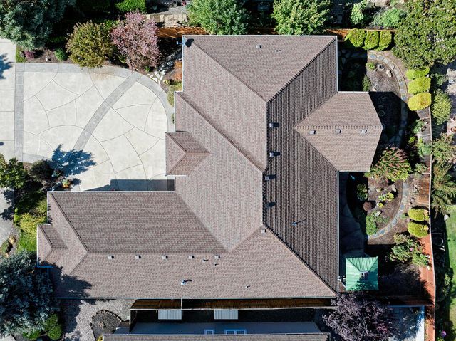 869 St Andrews Way, Eagle Point, OR 97524