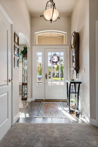 869 St Andrews Way, Eagle Point, OR 97524