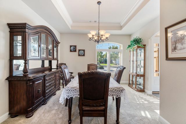 869 St Andrews Way, Eagle Point, OR 97524