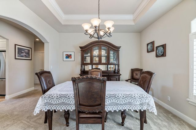 869 St Andrews Way, Eagle Point, OR 97524