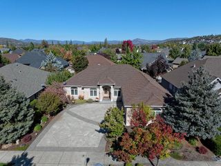 869 St Andrews Way, Eagle Point, OR 97524