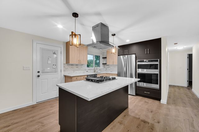 519 S Springinsguth Road, Schaumburg, IL 60193