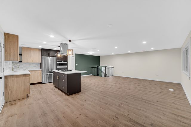 519 S Springinsguth Road, Schaumburg, IL 60193