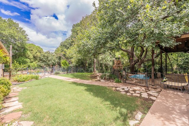 4200 Westmont Court, Fort Worth, TX 76109