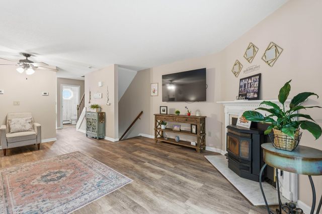 15 Walnut Circle, Merrimack, NH 03054