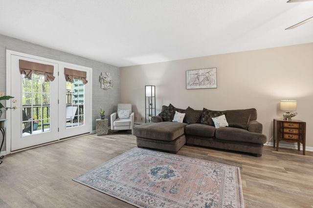 15 Walnut Circle, Merrimack, NH 03054